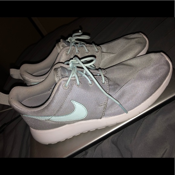 Nike Roshe - Picture 3 of 4